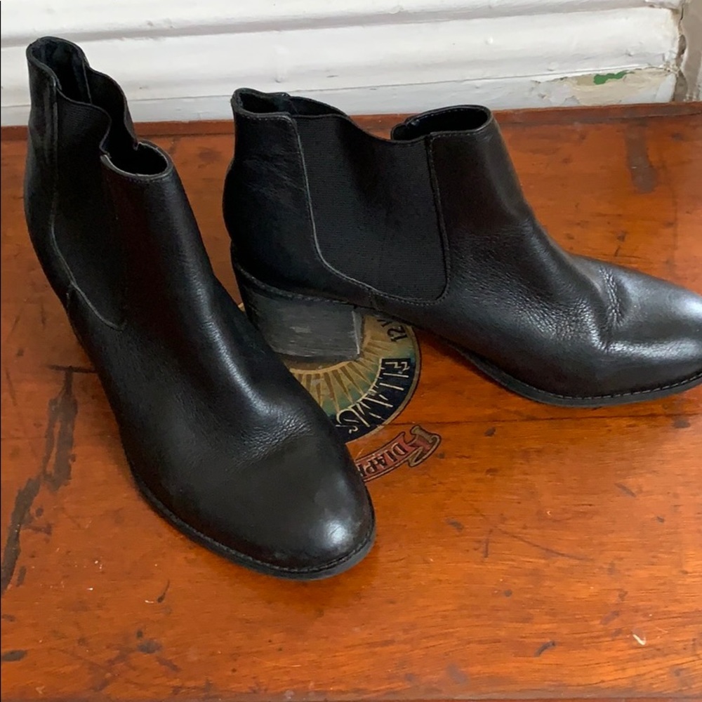Short, ankle boot. Ferrucci